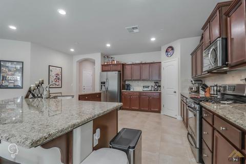 9317 Red Pine Dr, Shafter, CA 93263 photo 12