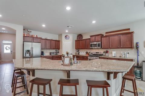 9317 Red Pine Dr, Shafter, CA 93263 photo 11
