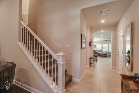 9317 Red Pine Dr, Shafter, CA 93263 photo 5
