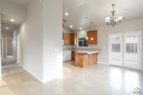 435 Grace Ct, Shafter, CA 93263 photo 5