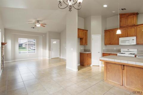435 Grace Ct, Shafter, CA 93263 photo 6