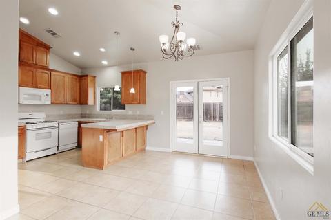 435 Grace Ct, Shafter, CA 93263 photo 9