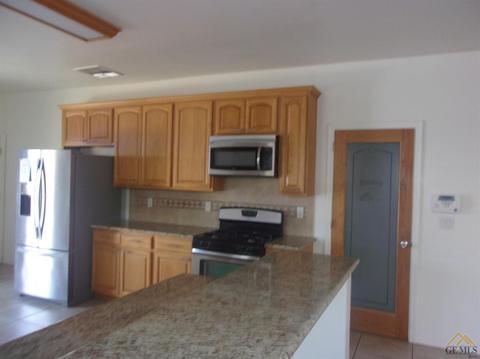 806 Pierce St, Taft, CA 93268 photo 6