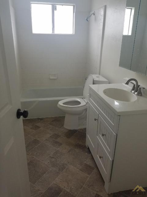 300 8th St, Taft, CA 93268 photo 3