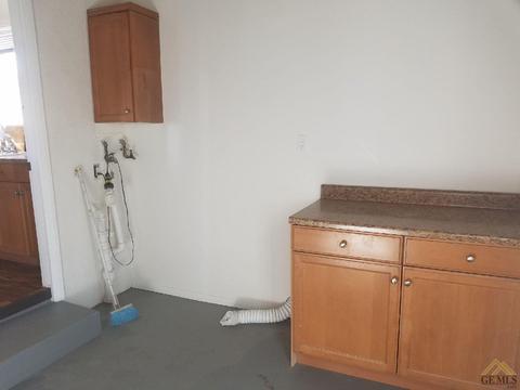 300 8th St, Taft, CA 93268 photo 4