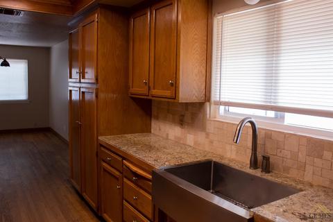 3544 W Iris Ave, Visalia, CA 93277 photo 5