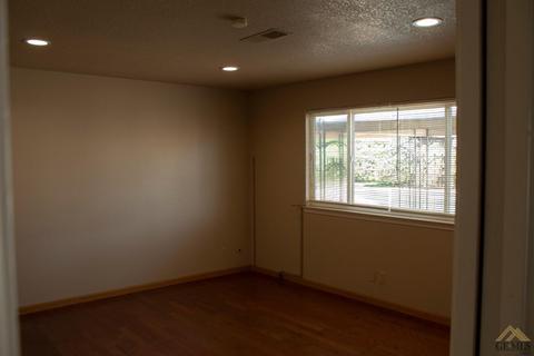 3544 W Iris Ave, Visalia, CA 93277 photo 14