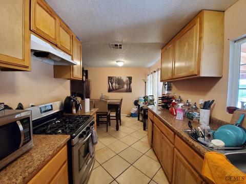 907 Walnut Dr, Arvin, CA 93203 photo 4
