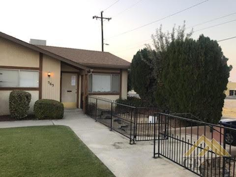 563 Front St, Taft, CA 93268 photo 2