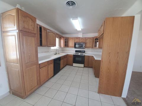 26010 Orange St, Taft, CA 93268 photo 2