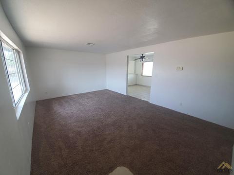 26010 Orange St, Taft, CA 93268 photo 3