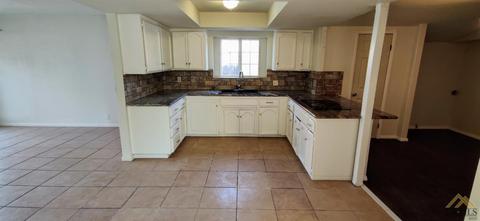 317 Pine St, Shafter, CA 93263 photo 3