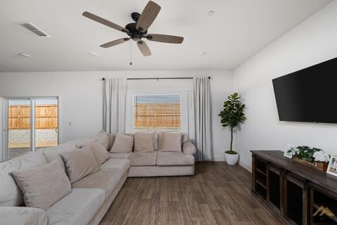 9722 Silver Falls Ln, Shafter, CA 93263 photo 8