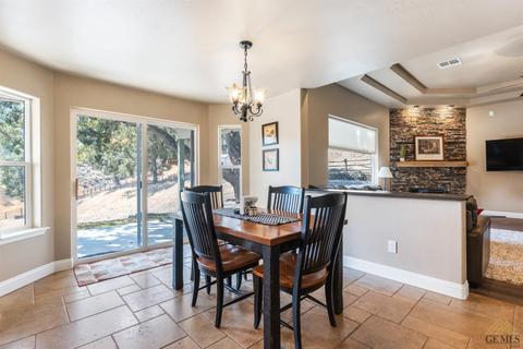 30370 Fox Ridge Ct, Tehachapi, CA 93561 photo 4