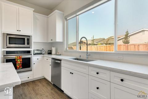 9316 Manor Forest Ln, Shafter, CA 93263 photo 13
