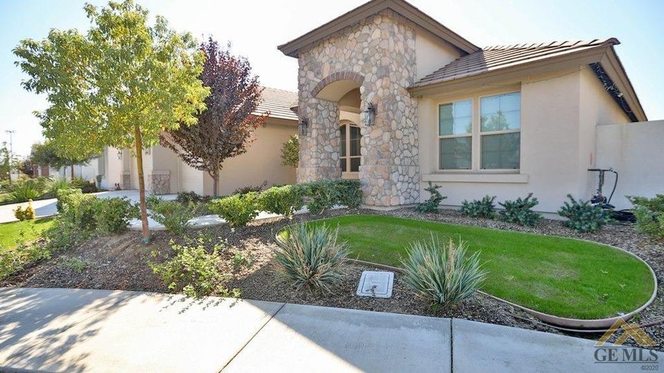  11615 Claret Ct, Bakersfield, CA 93311 photo 2