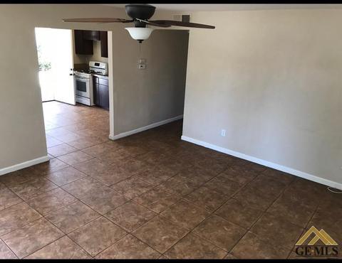 560 Willow Dr, Bakersfield, CA 93308 photo 3