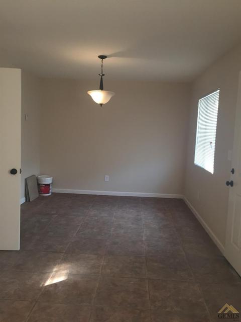 560 Willow Dr, Bakersfield, CA 93308 photo 7