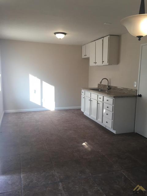 560 Willow Dr, Bakersfield, CA 93308 photo 6