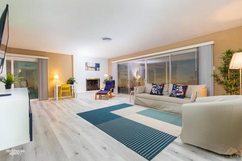118 E Warren St, Taft, CA 93268 photo 5