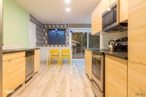118 E Warren St, Taft, CA 93268 photo 4