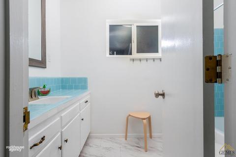118 E Warren St, Taft, CA 93268 photo 9