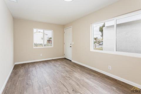 1307 Gorrill St, Bakersfield, CA 93307 photo 7