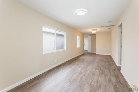 1307 Gorrill St, Bakersfield, CA 93307 photo 8