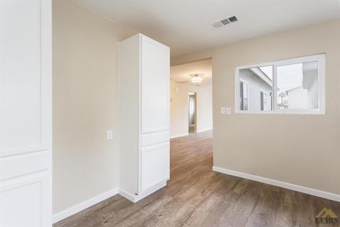 1307 Gorrill St, Bakersfield, CA 93307 photo 11