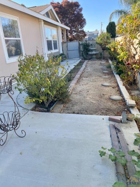 102 Tyler St, Taft, CA 93268 photo 9