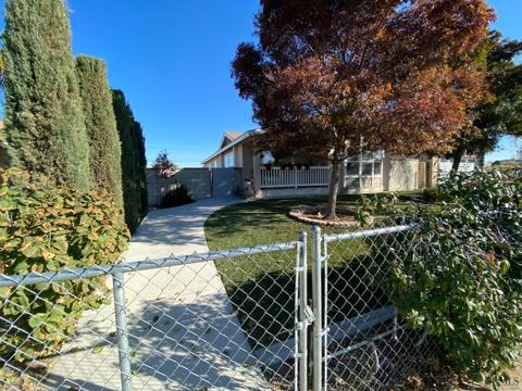 102 Tyler St, Taft, CA 93268 photo 4