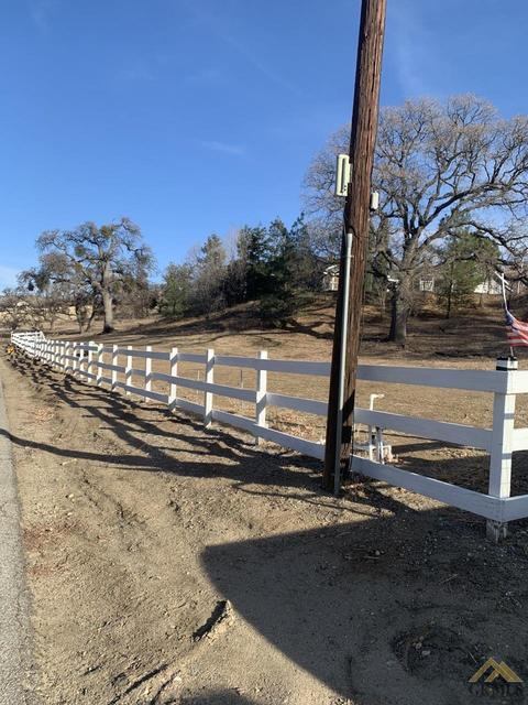 22134 Old Town Rd, Tehachapi, CA 93561 photo 5