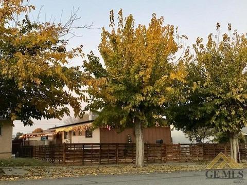 216 E Woodrow St, Taft, CA 93268 photo 2