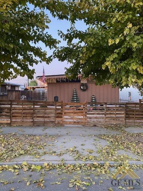 216 E Woodrow St, Taft, CA 93268 photo 18
