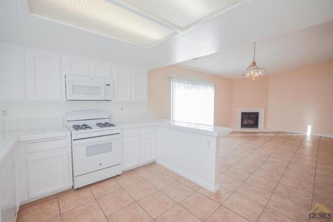 596 Johnston Ave, Shafter, CA 93263 photo 9