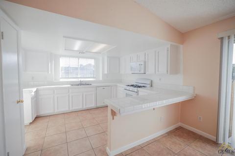 596 Johnston Ave, Shafter, CA 93263 photo 8