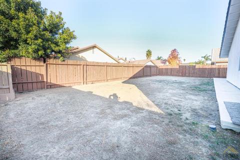 596 Johnston Ave, Shafter, CA 93263 photo 4