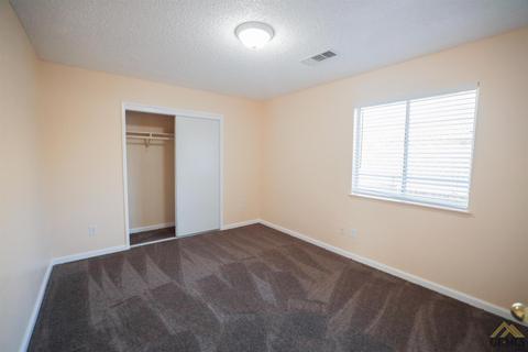 596 Johnston Ave, Shafter, CA 93263 photo 14