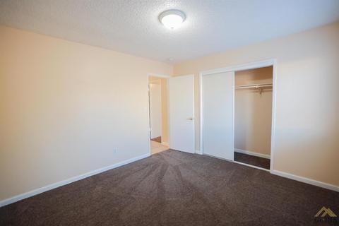 596 Johnston Ave, Shafter, CA 93263 photo 13