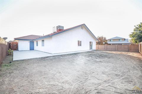 596 Johnston Ave, Shafter, CA 93263 photo 3
