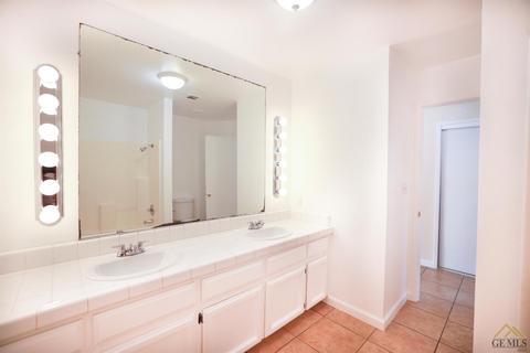 596 Johnston Ave, Shafter, CA 93263 photo 18