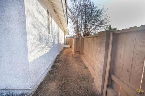596 Johnston Ave, Shafter, CA 93263 photo 5
