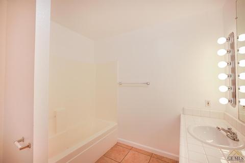 596 Johnston Ave, Shafter, CA 93263 photo 16