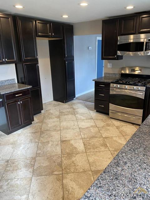 601 Fillmore St, Taft, CA 93268 photo 4
