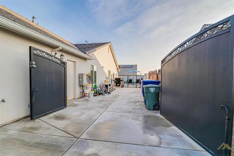5815 Samuelson St, Bakersfield, CA 93313 photo 6