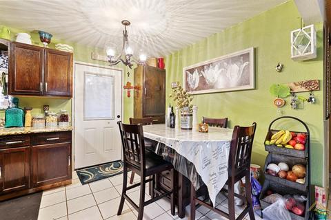 8904 Jeffry Ave, Lamont, CA 93241 photo 11
