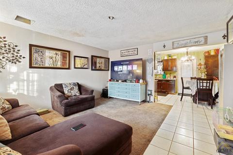 8904 Jeffry Ave, Lamont, CA 93241 photo 6