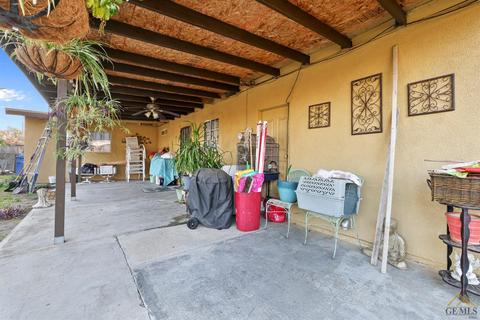 8904 Jeffry Ave, Lamont, CA 93241 photo 13