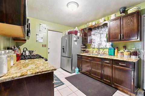 8904 Jeffry Ave, Lamont, CA 93241 photo 2