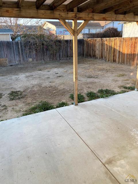 211 E St, Taft, CA 93268 photo 17